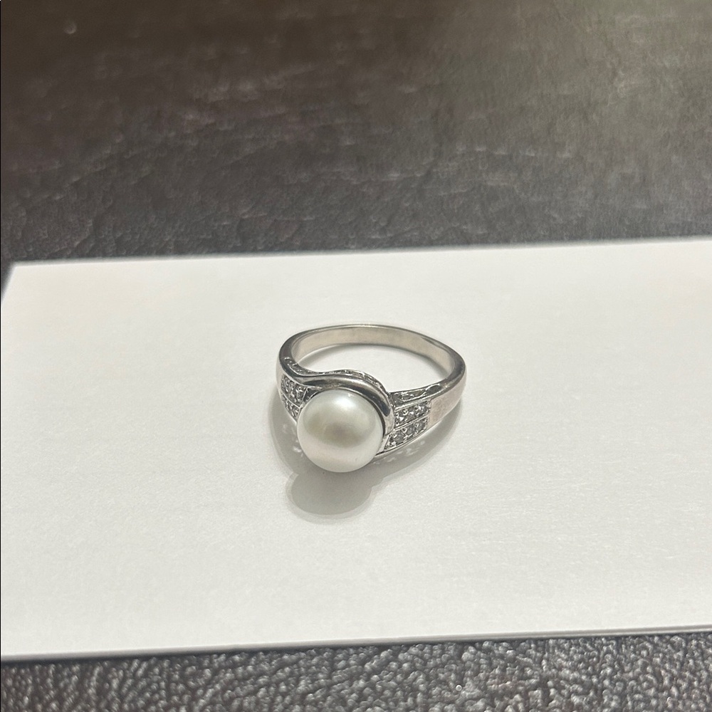 Elegant Silver Pearl Ring